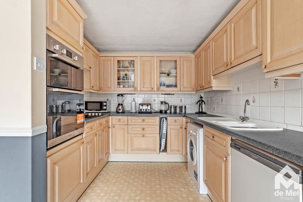 Property photo 2 of 12 Photo 7