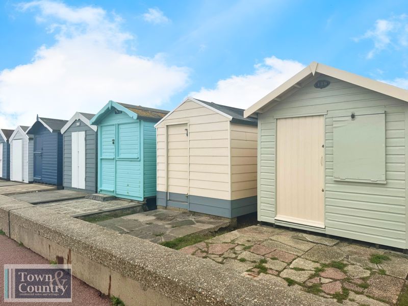 Property photo 1 of 6 Beach Hut