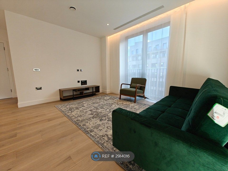 Property photo 3 of 13 Lounge