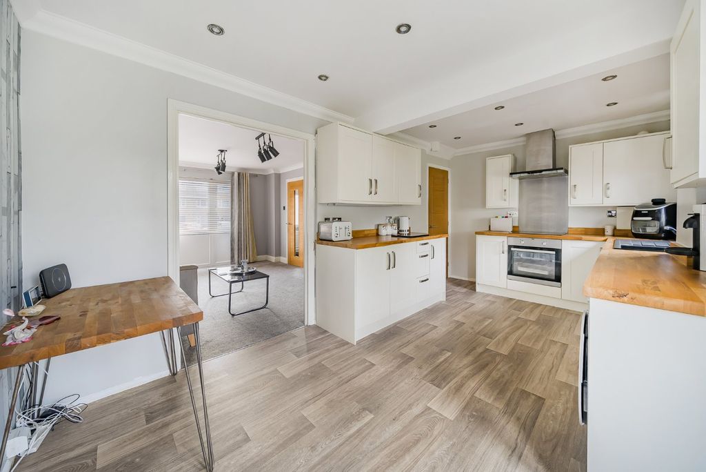 Property photo 2 of 10 Kitchen/Dining Room