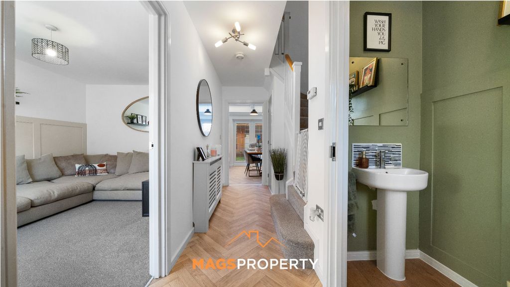 Property photo 2 of 31