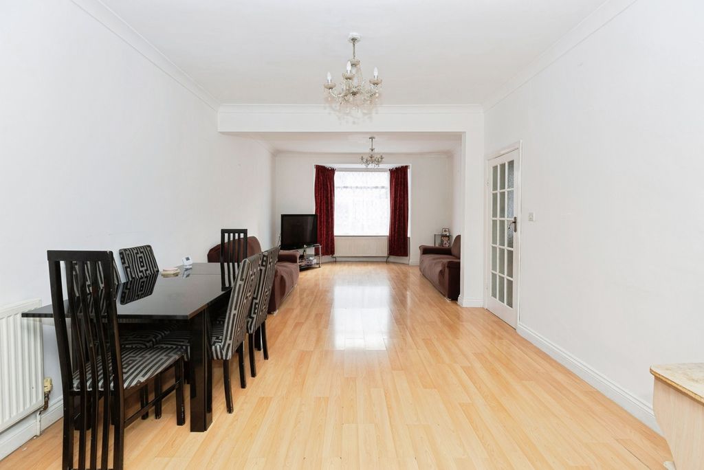 Property photo 2 of 18 Photo