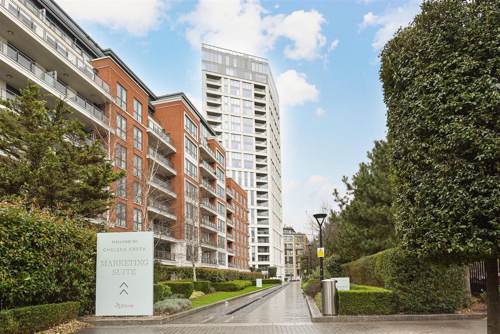 Property photo 3 of 20 22 Chelsea Creek Tower (1).Jpg