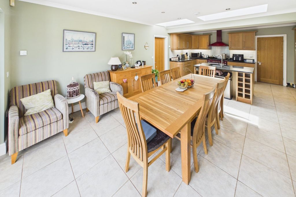 Property photo 2 of 13 Kitchen/Dining Room