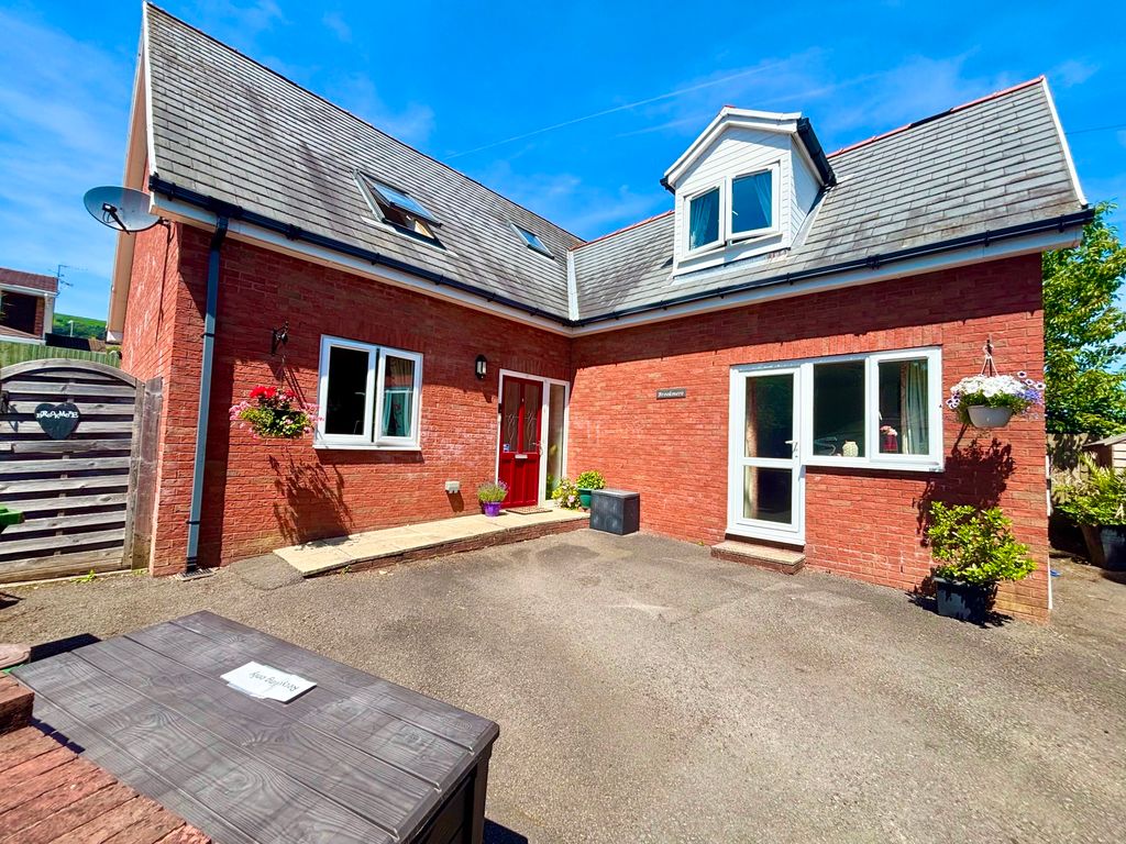 Property photo 2 of 40