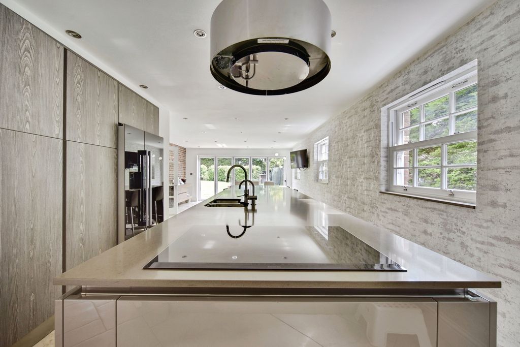 Property photo 3 of 32 Fbb_0977Edit