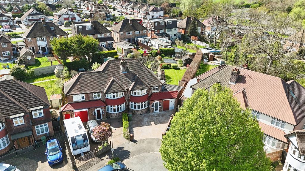 4 bed semi-detached house for saleMortimer Crescent, Worcester Park KT4