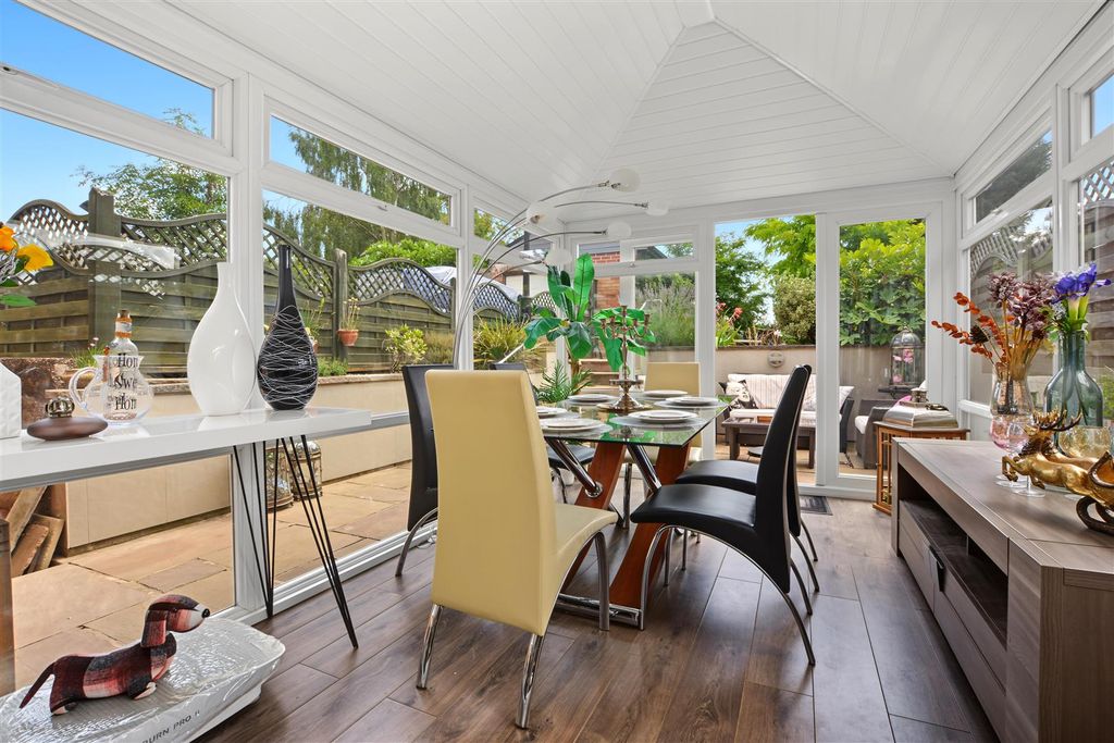 Property photo 3 of 16 Sunroom_1.Jpeg