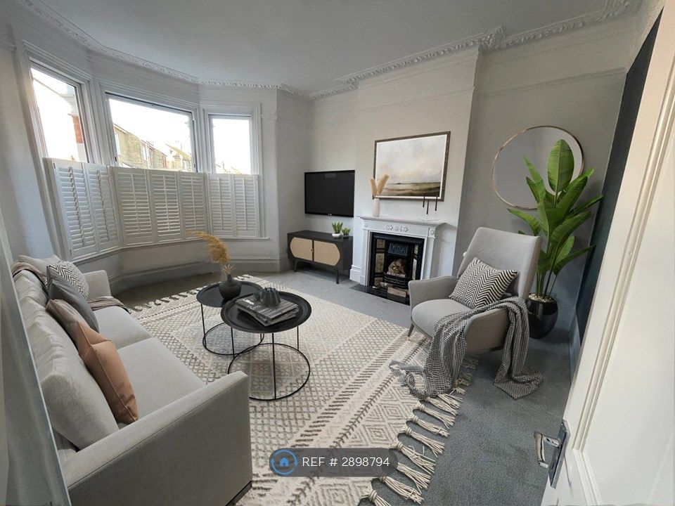 Property photo 1 of 13 Living Room