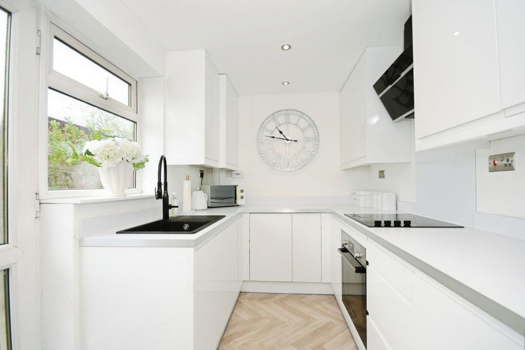 Property photo 2 of 18 Kitchen.Jpg