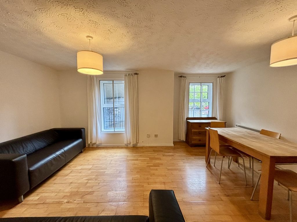 Property photo 2 of 13 Image00004