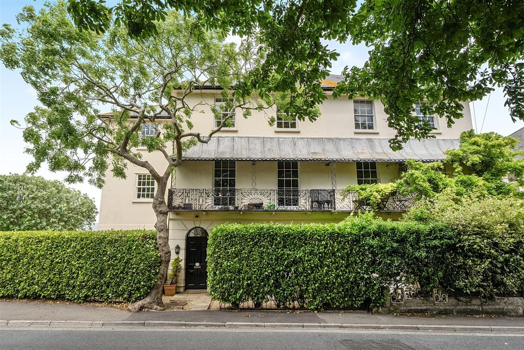 Property photo 1 of 14 Belfield House