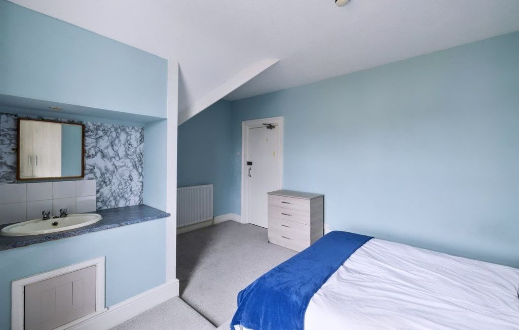 Property photo 2 of 7 Room 6