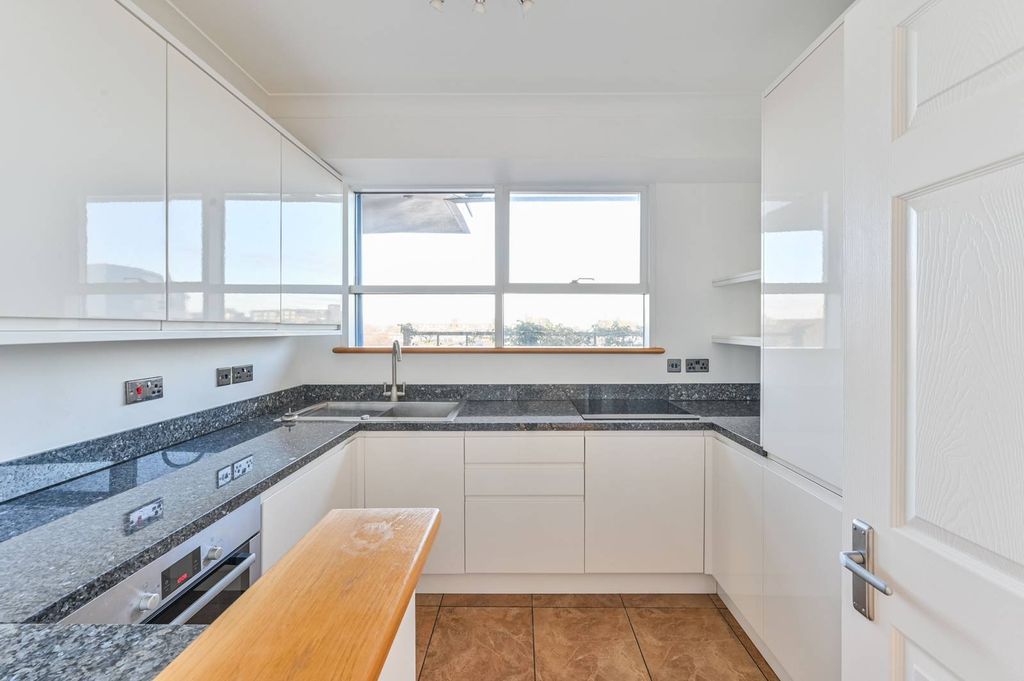 Property photo 3 of 22