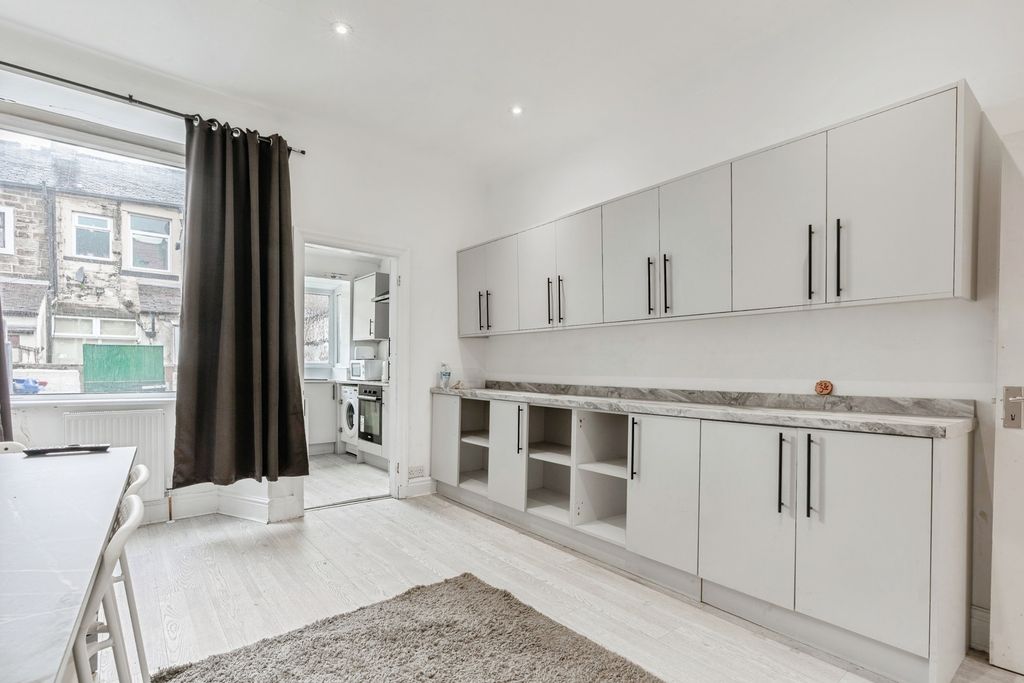 Property photo 3 of 18 Pbox-Img.Jpg