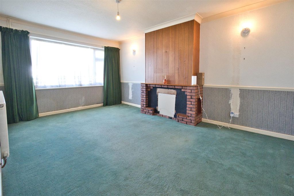 Property photo 3 of 10 Lounge Dining Room To Front