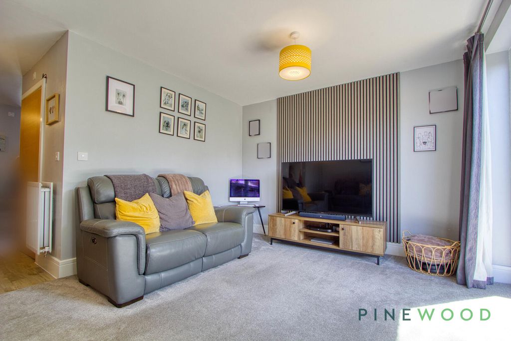 Property photo 2 of 31 Living Room