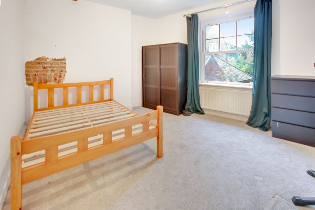 Additional image 6 of 2 bed flat for saleHermitage Lane, East Grinstead RH19