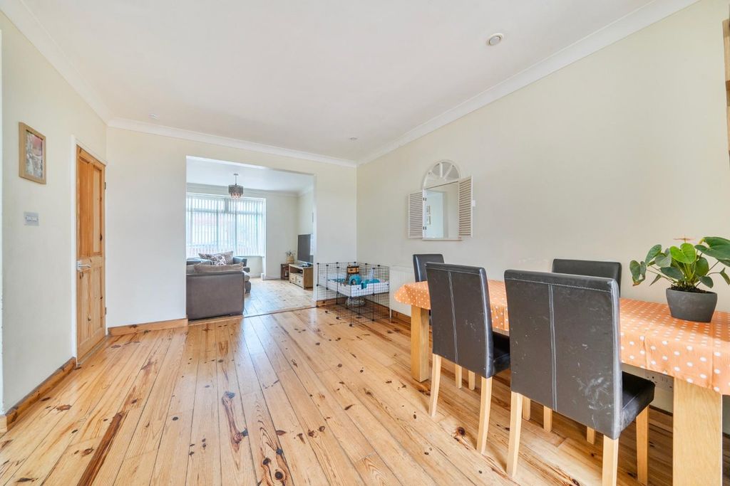 Property photo 3 of 18 1471544-14-6A217Ca6c6Deb.Jpg