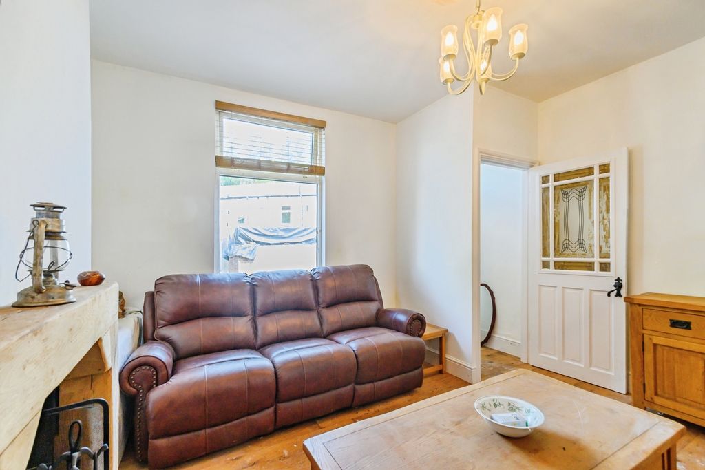 Property photo 2 of 17 Pbox-Img.Jpg