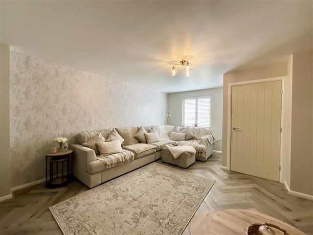 Property photo 3 of 21 Lounge