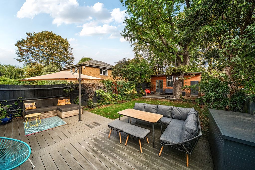 Property photo 3 of 20 1536029-18-6Ad23F...