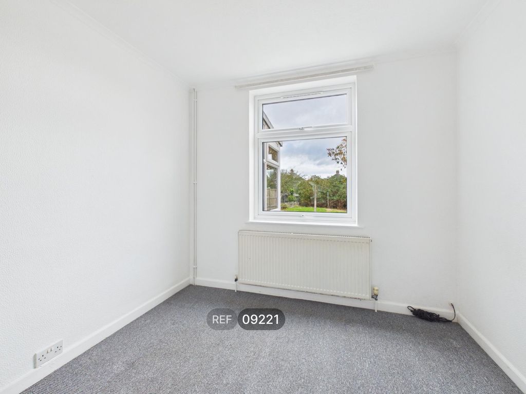 Property photo 3 of 11 Dining Room