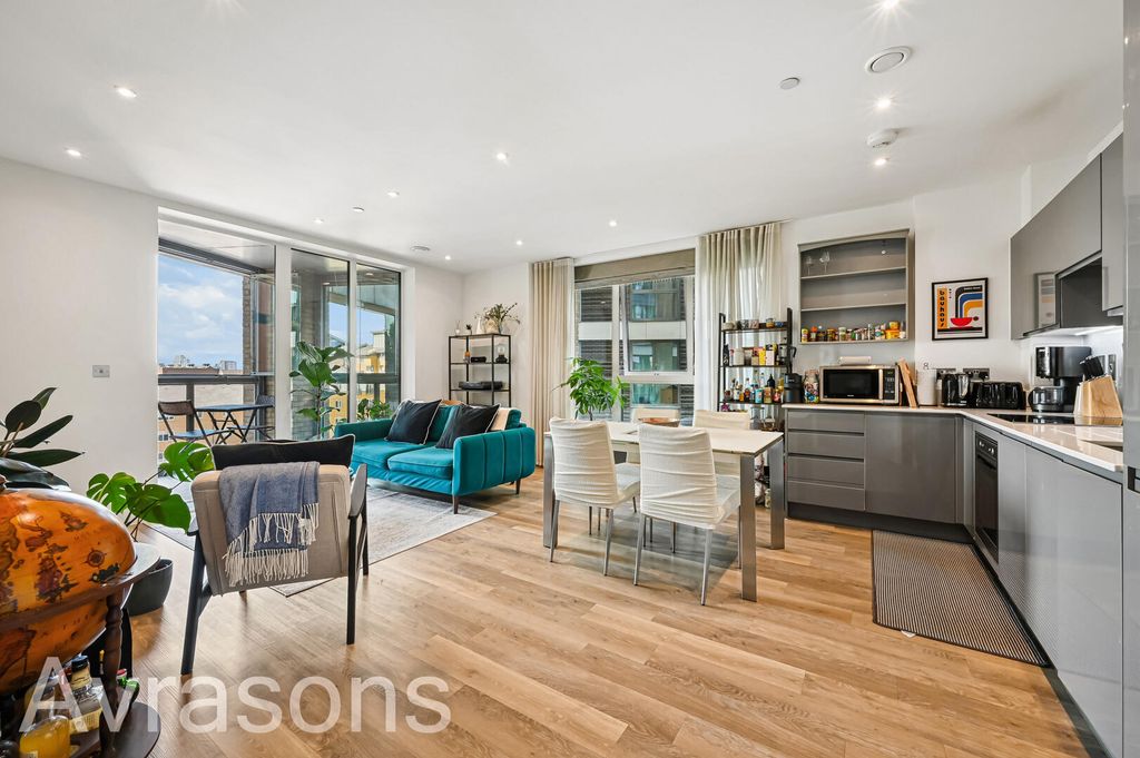Property photo 1 of 10 Living Room