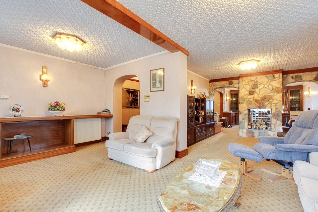 Property photo 3 of 20
