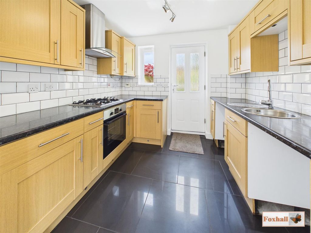 Property photo 3 of 19 Kitchen