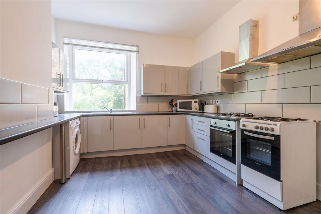 Property photo 2 of 12 _Ajh1400-Hdr.Jpg