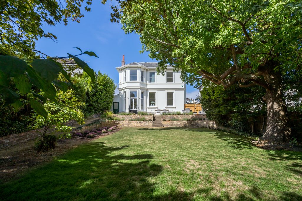 Property photo 2 of 29