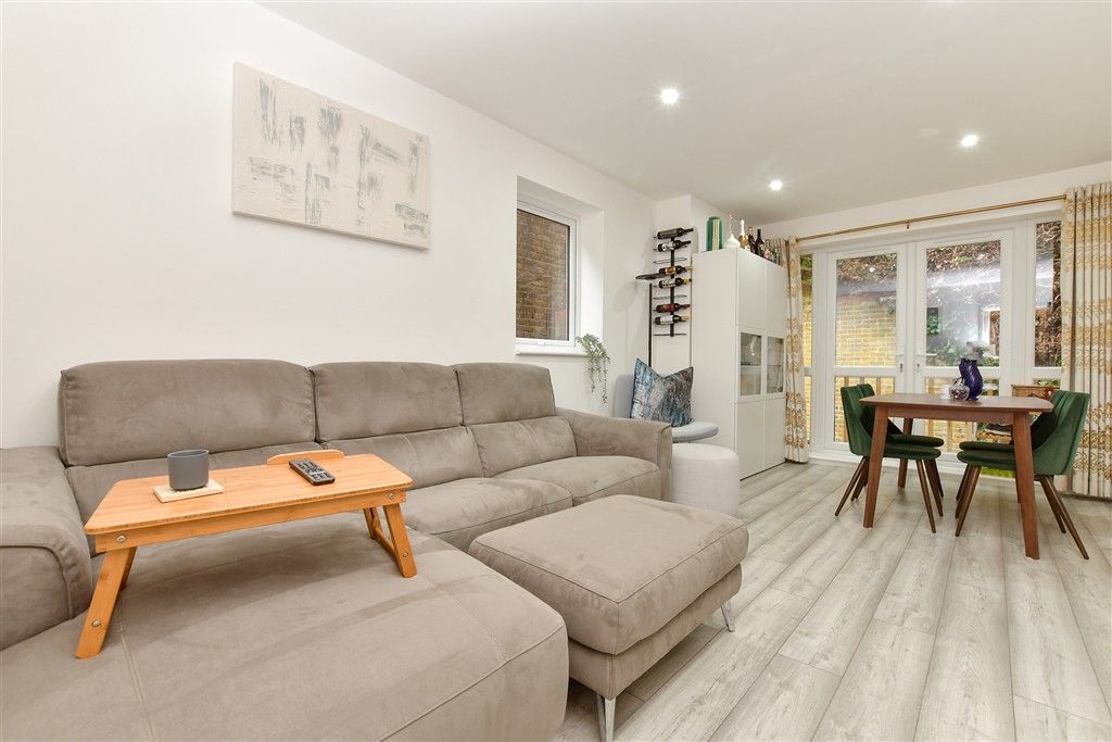 Property photo 3 of 16 Lounge/Diner