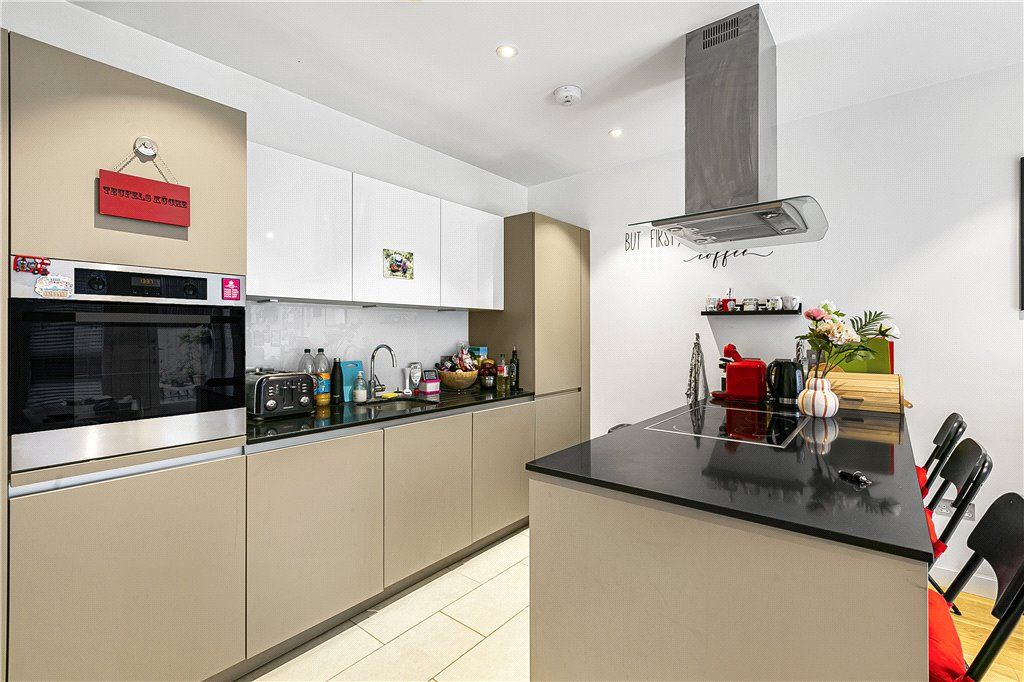 Property photo 3 of 11 Kitchen