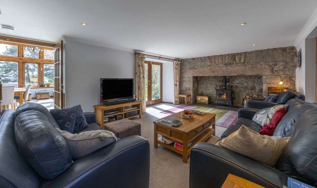 Property photo 3 of 12 Sitting Room