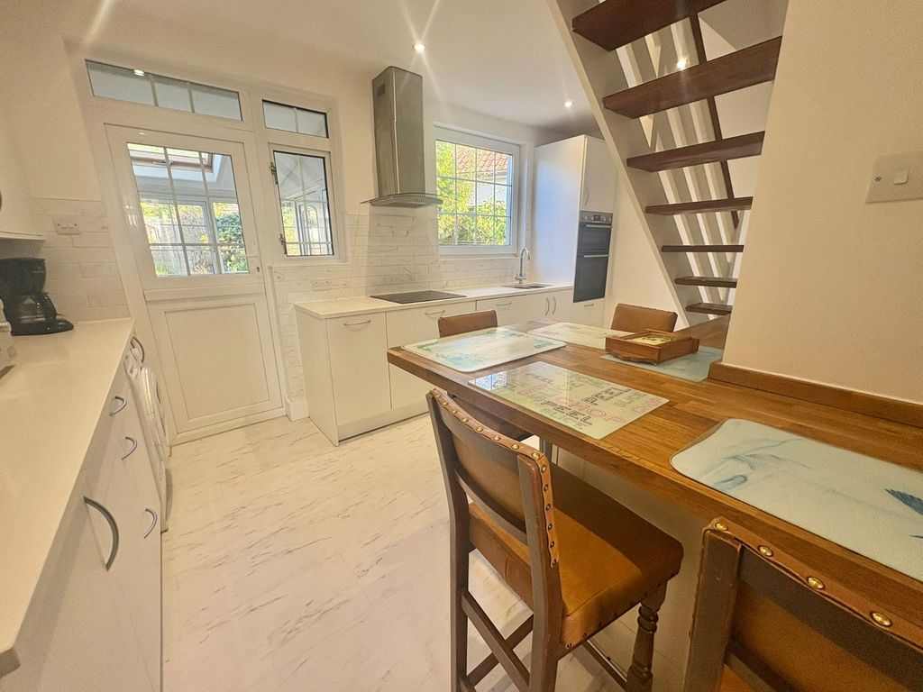 Property photo 2 of 15 Picture No. 21