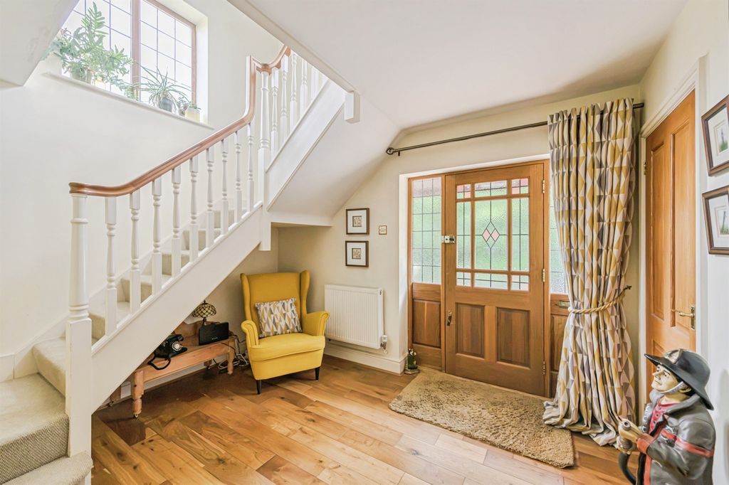 Property photo 2 of 33