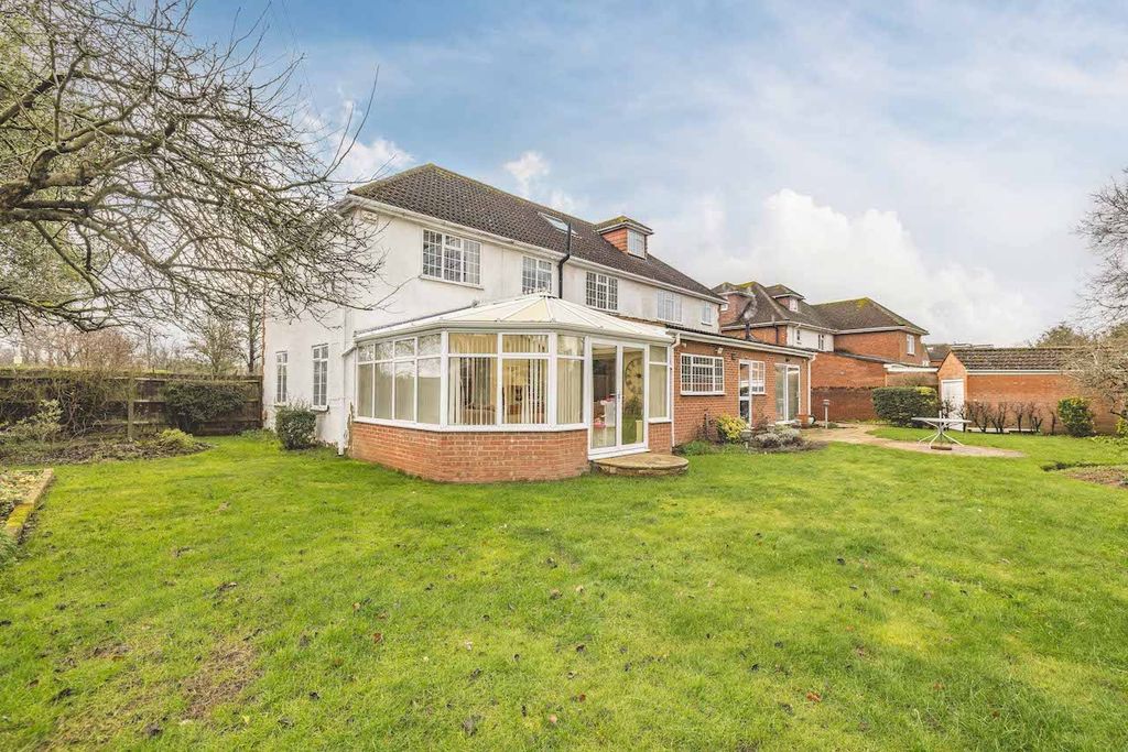 Property photo 2 of 25