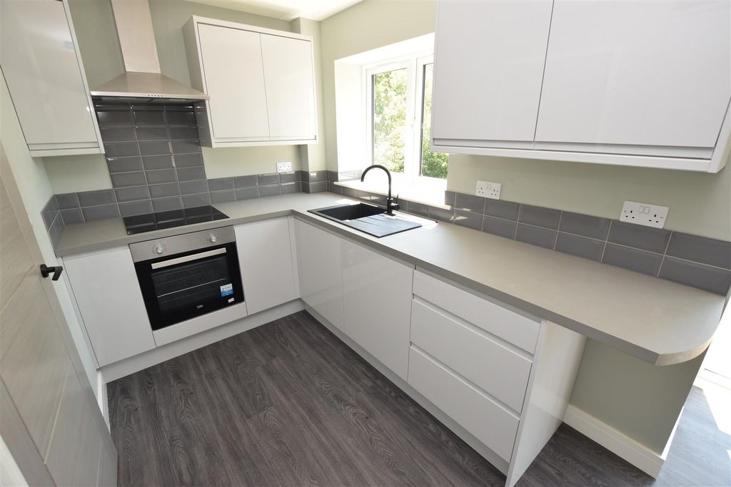 Property photo 2 of 17 Kitchen / Diner