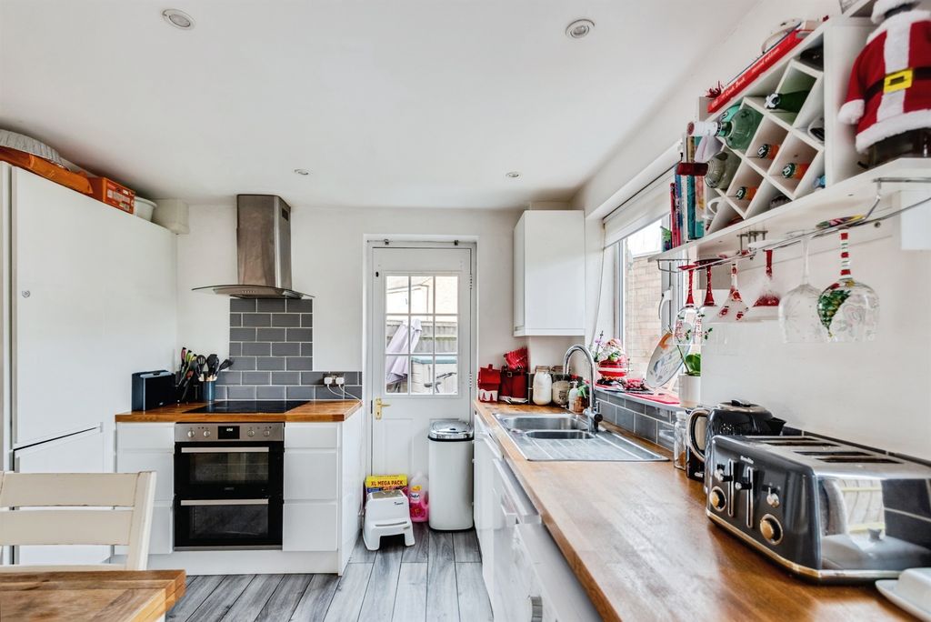 Property photo 3 of 17