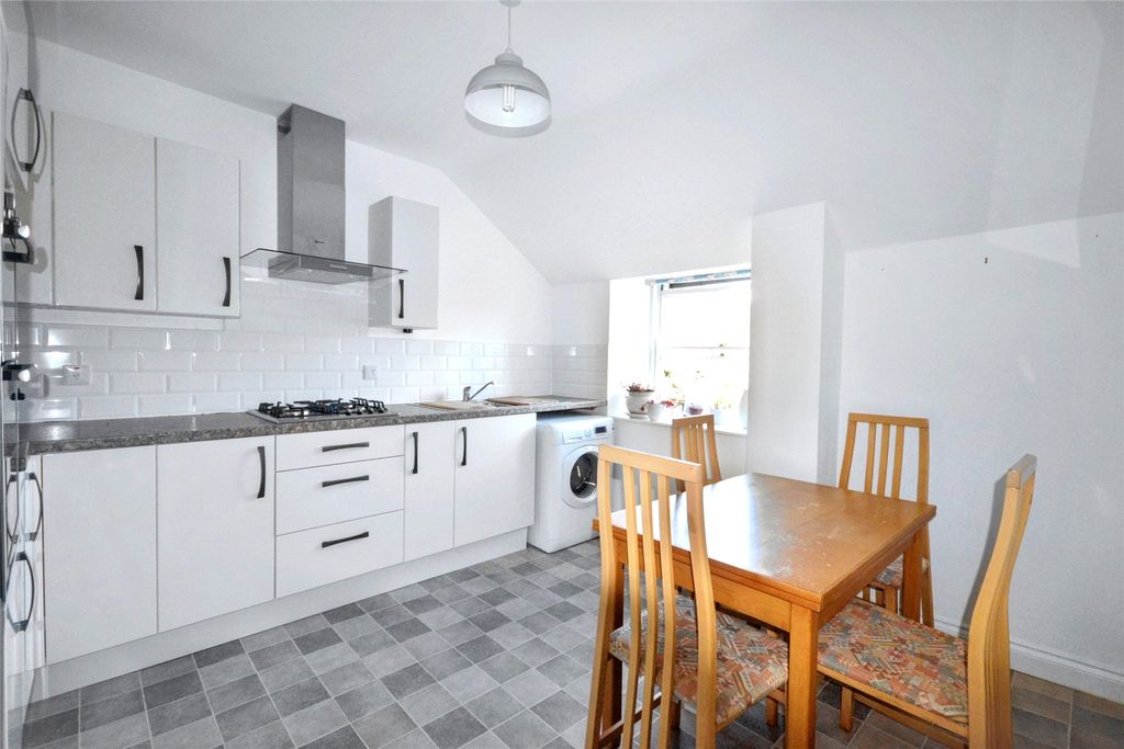 Property photo 3 of 8 Kitchen