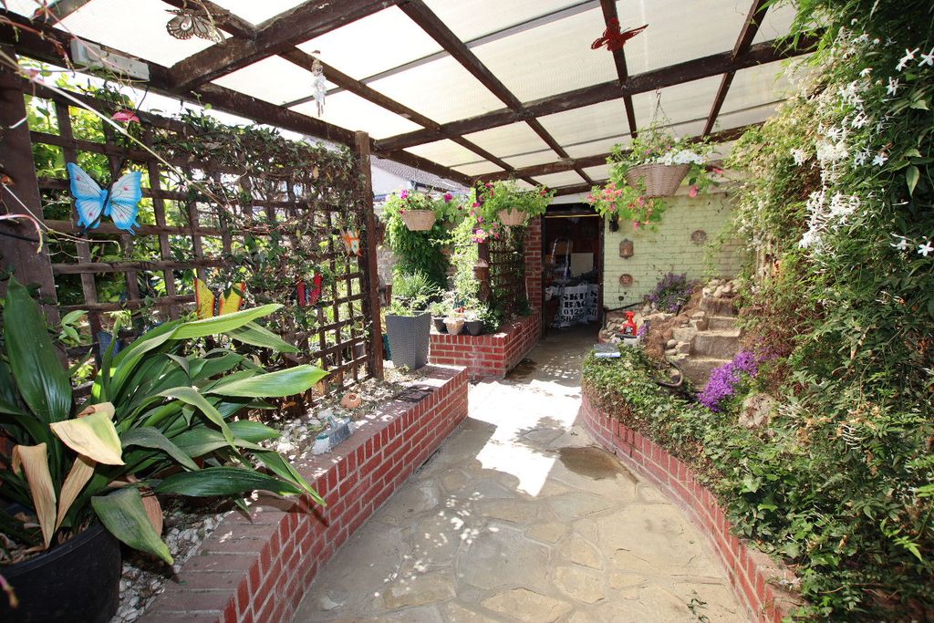 Property photo 2 of 36 Gallery