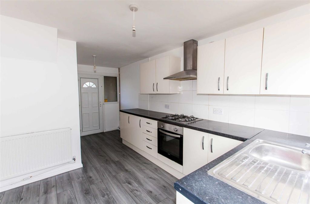 Property photo 2 of 14 57 Haldene Cres (5).Jpg