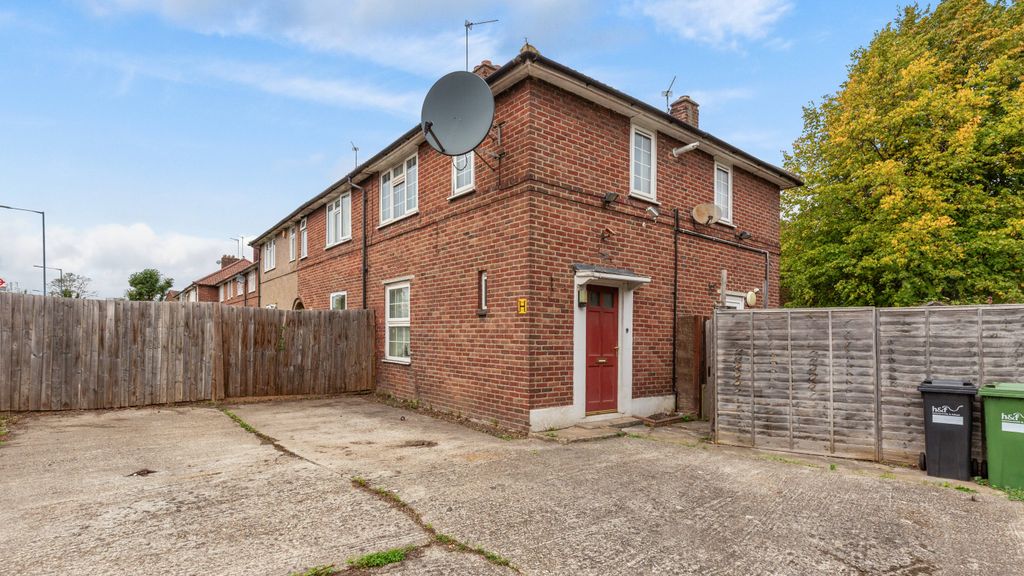 Property photo 1 of 21 151 Westway, Shepherds Bush, London, W12 0Sd