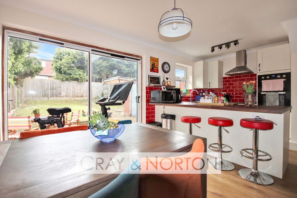 Property photo 1 of 13 Photo 7