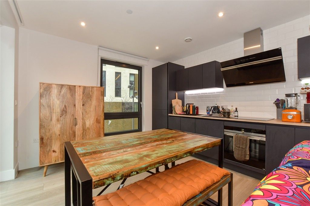 Property photo 3 of 12 Lounge/Kitchen