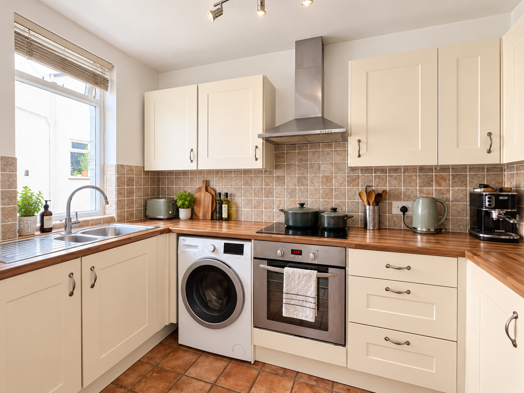 Property photo 3 of 6 Kitchen