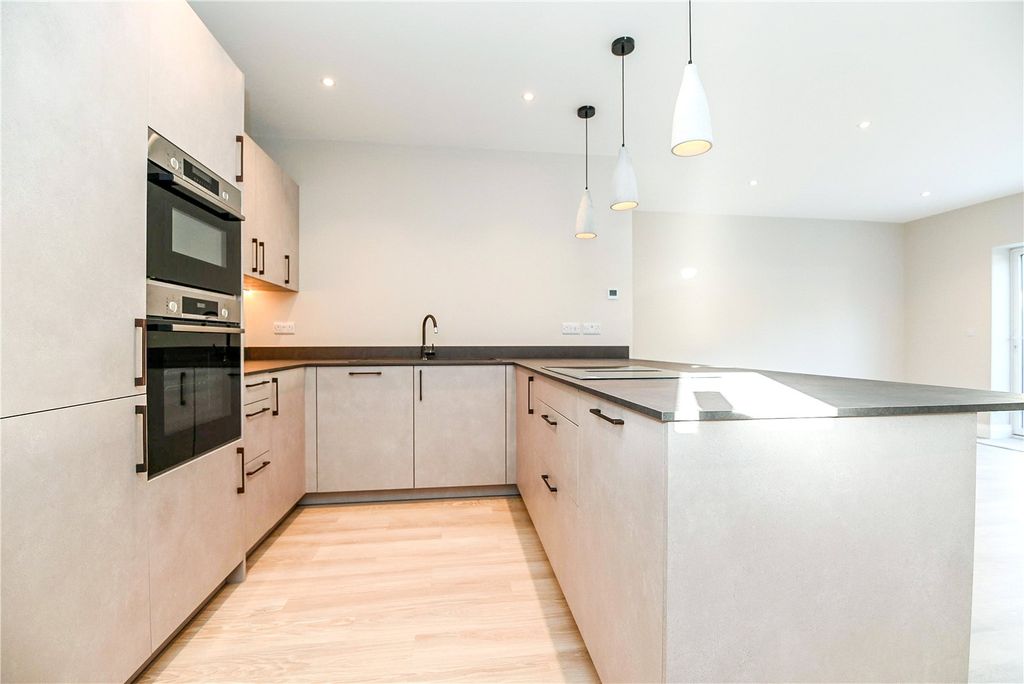 Property photo 3 of 16 Picture No. 05