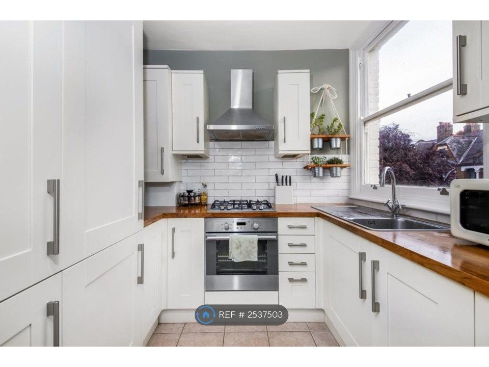 Property photo 3 of 10 Kitchen