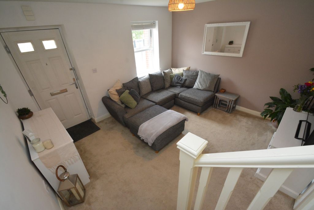 Property photo 2 of 14 Lounge